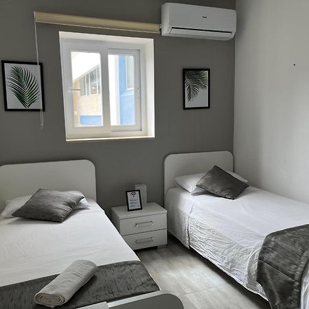 F4 Room 3, Private Room Two Single Beds Shared Bathroom Msida Exterior photo