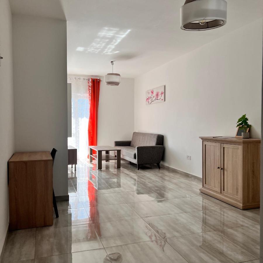 F4 Room 3, Private Room Two Single Beds Shared Bathroom Msida Exterior photo
