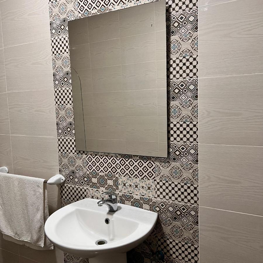 F4 Room 3, Private Room Two Single Beds Shared Bathroom Msida Exterior photo