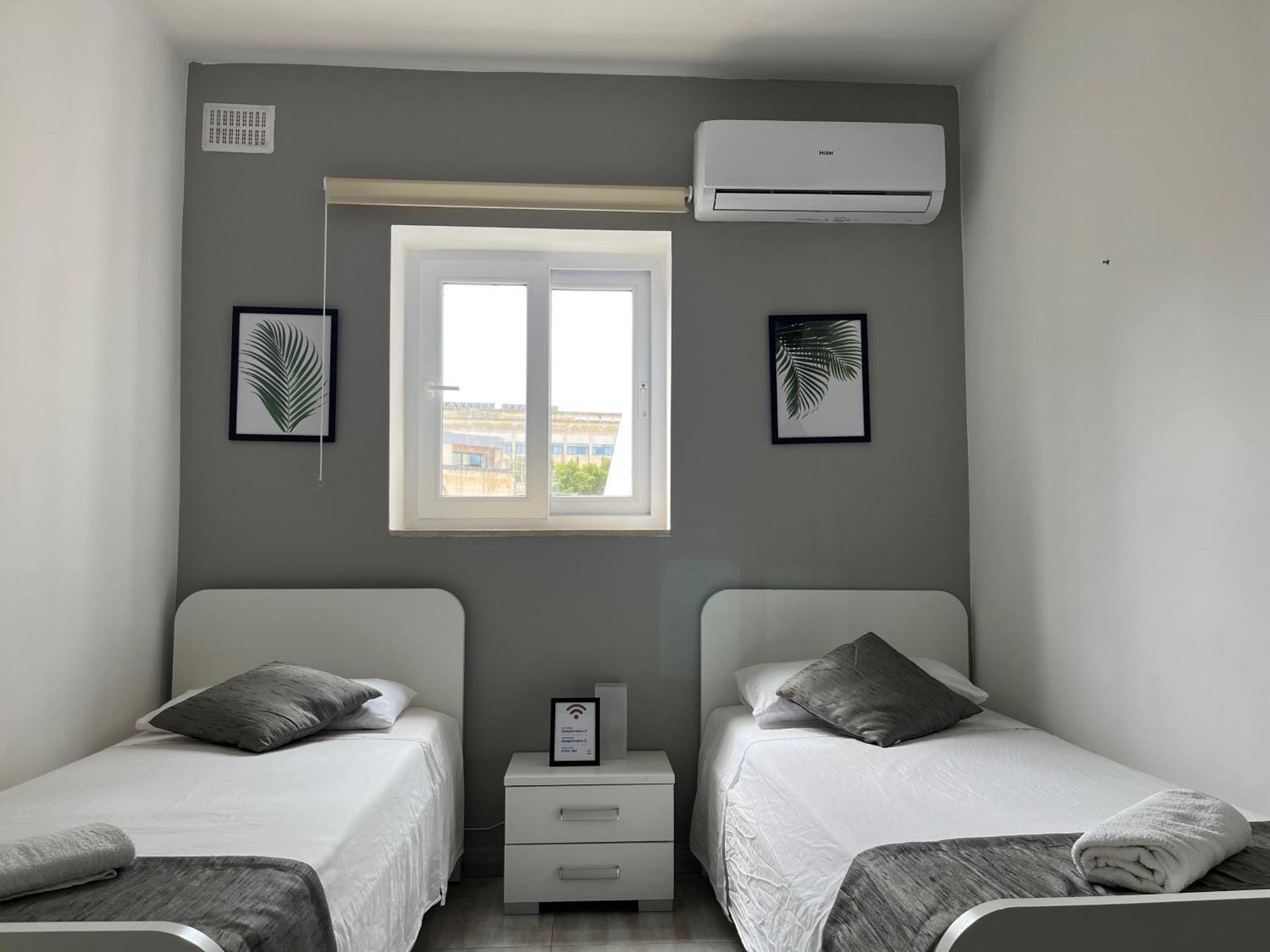 F4 Room 3, Private Room Two Single Beds Shared Bathroom Msida Exterior photo